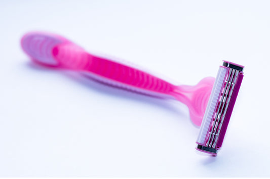 3 Reasons to Stop Using Razors with Lubricating Strips